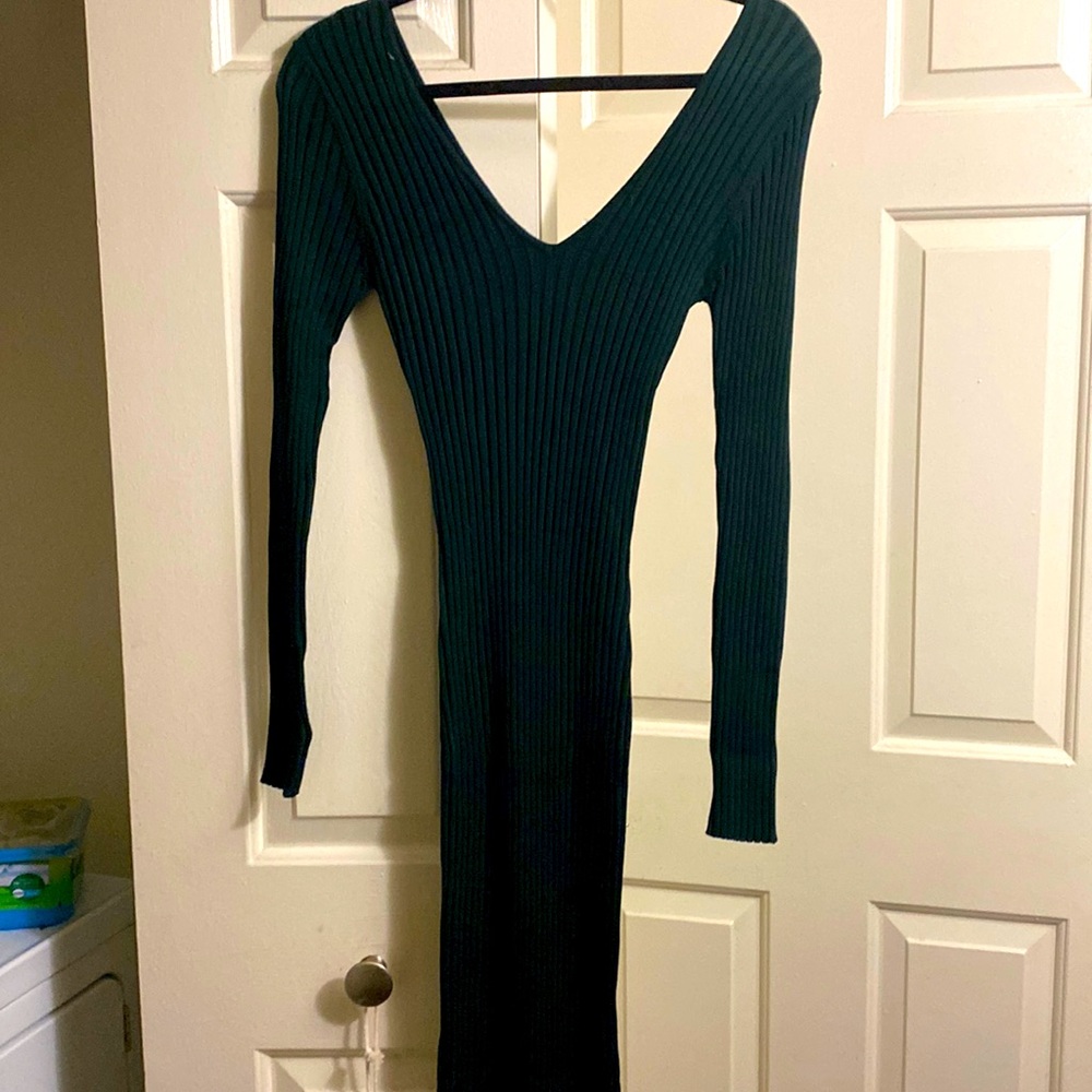STRETCHY ribbed V kneck long sleeve size L